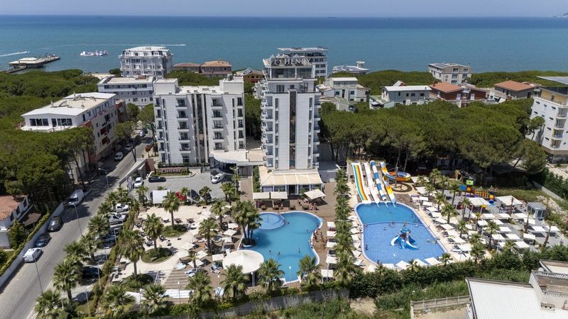 Henry Resort & SPA - Image 1