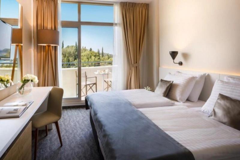 Remisens Hotel Albatros - Image 2