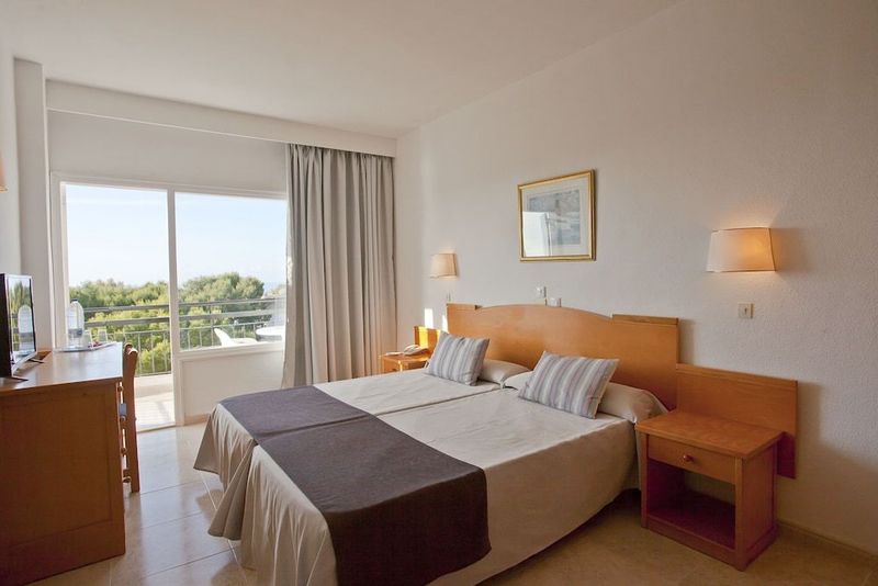 Hotel Cala Ferrera - Image 2