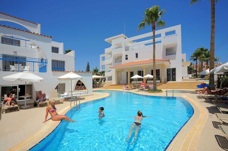 Petrosana Hotel Apts - Image 1