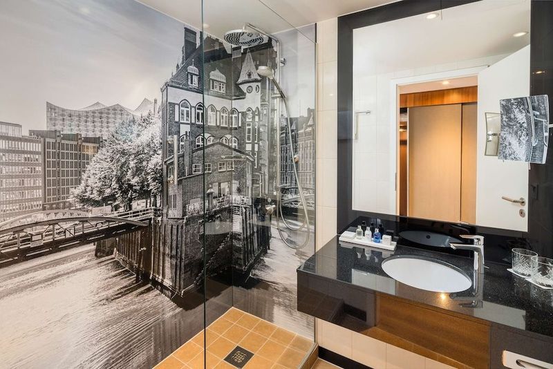 Radisson Blu Hotel, Hamburg Airport - Image 8