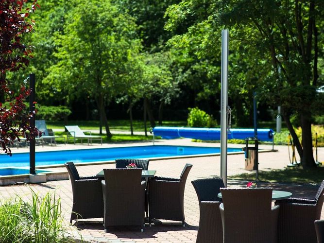 Nyt bassenget på Novotel Poznan Malta som ligger utenfor sentrum av Poznan i Polen.