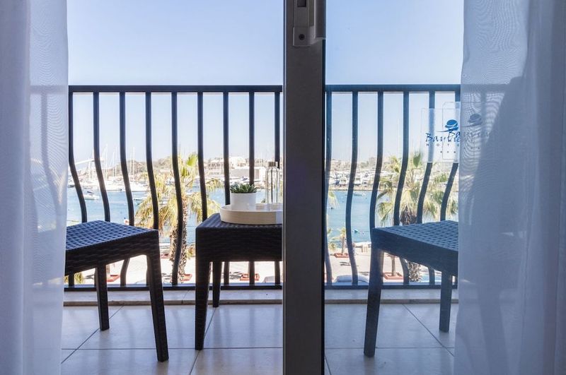 Bayview Hotel & Apartments - Image 5