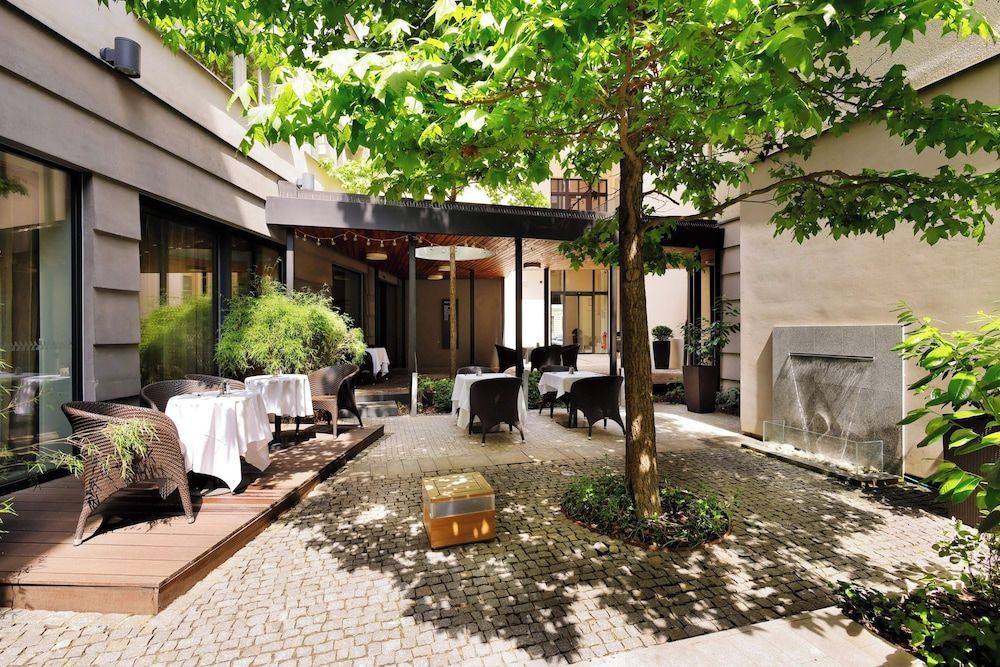 Three Crowns Hotel - Image 8