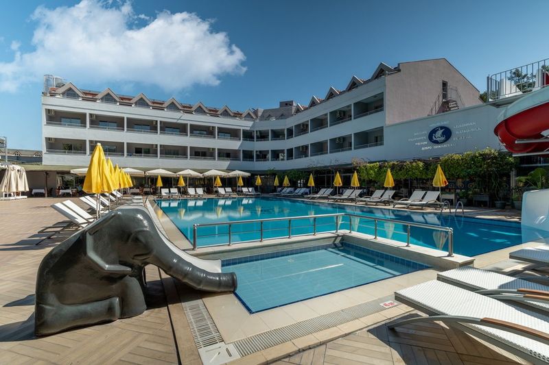 Grand Viking Hotel - Image 1