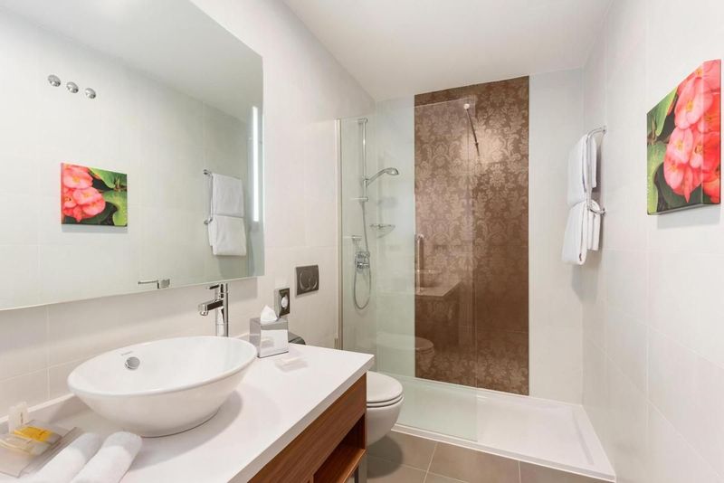 Hilton Garden Inn Sevilla - Image 9