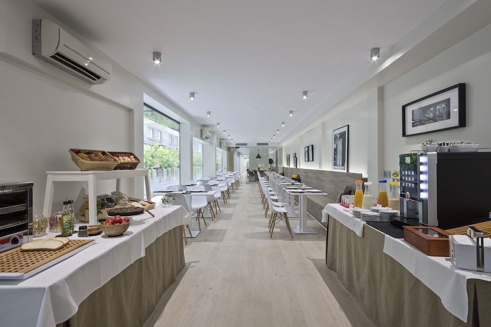 Aparthotel BCN Montjuic - Image 10