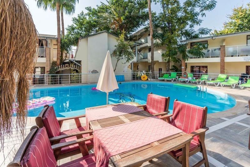 Tropic Hotel - Image 3