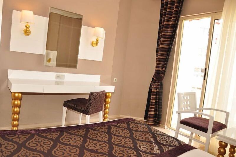Serenis Hotel - Image 5