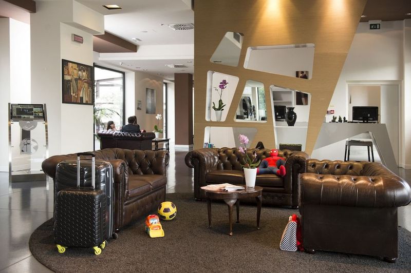 Neo Hotel - Image 4