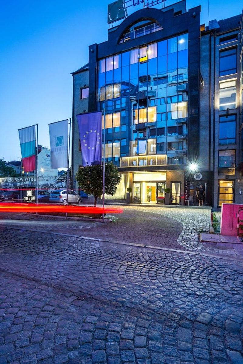 City Avenue - Image 10
