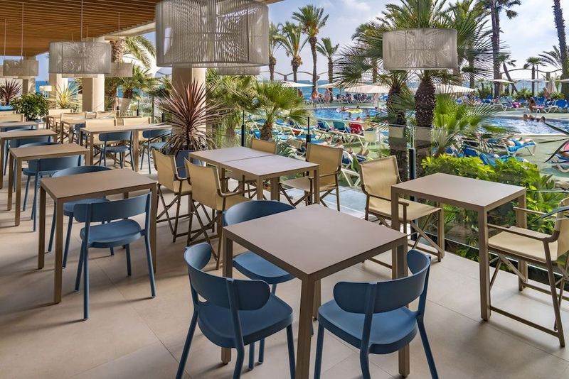 Caprici Beach Hotel - Image 4