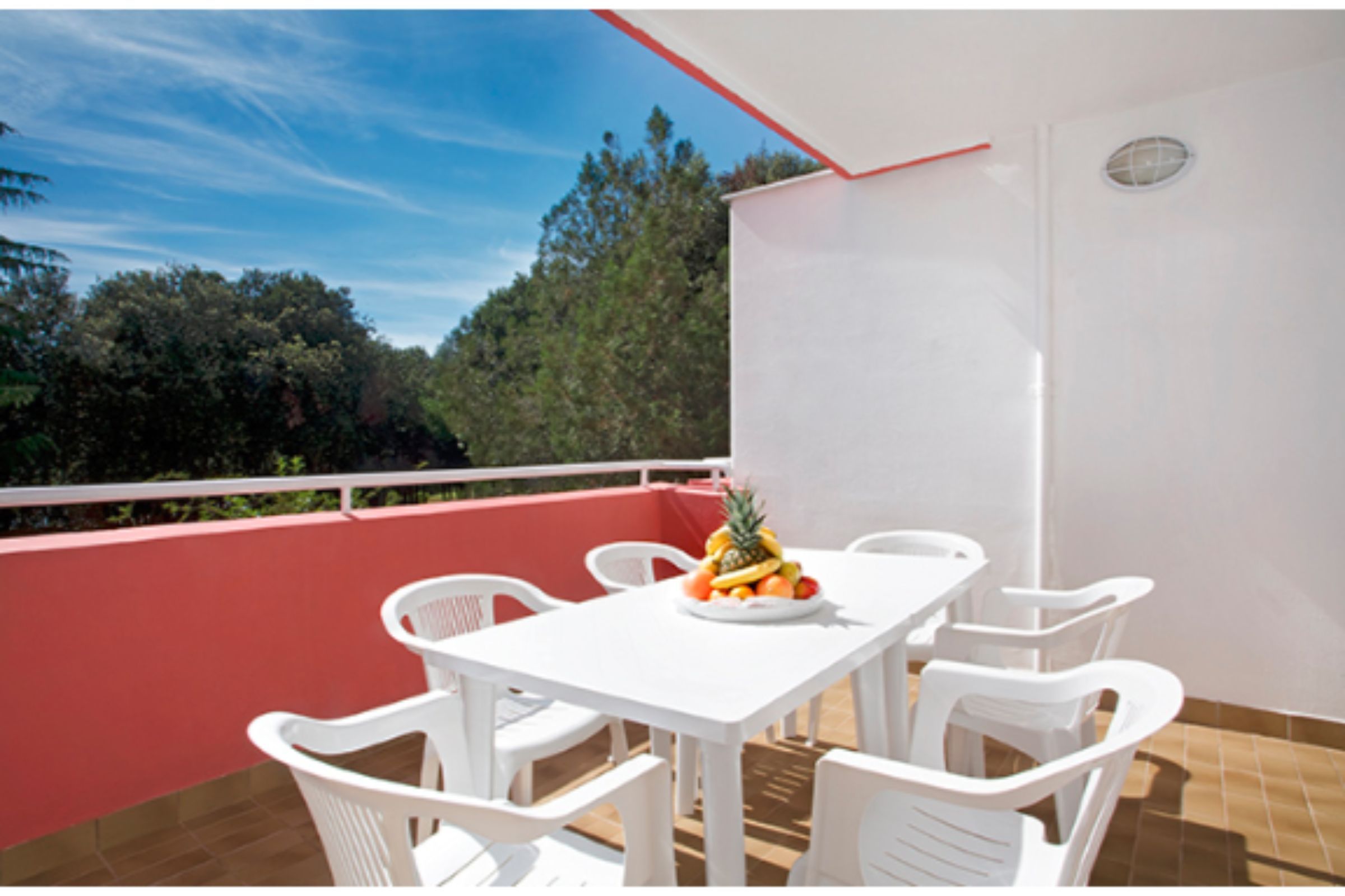 Lanterna Resort - Image 2