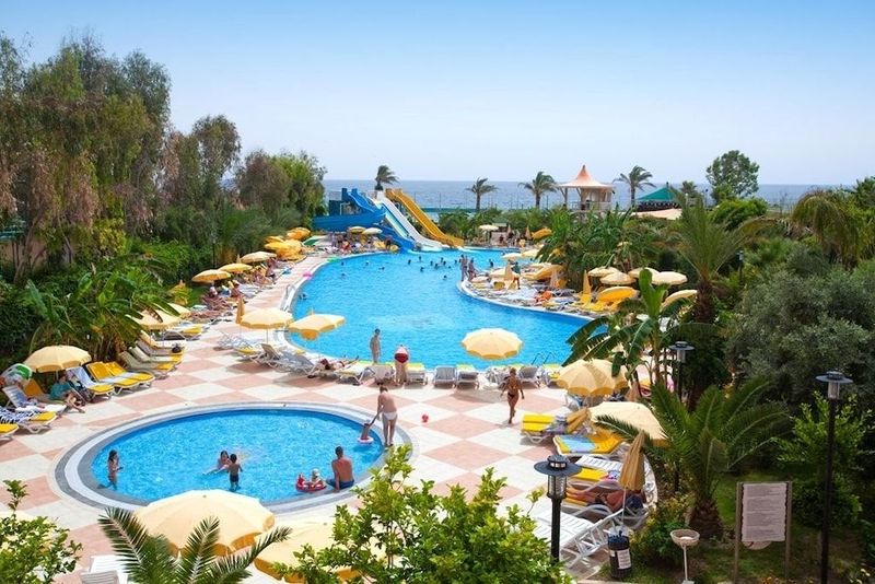 Hotel Stella Beach - Image 1