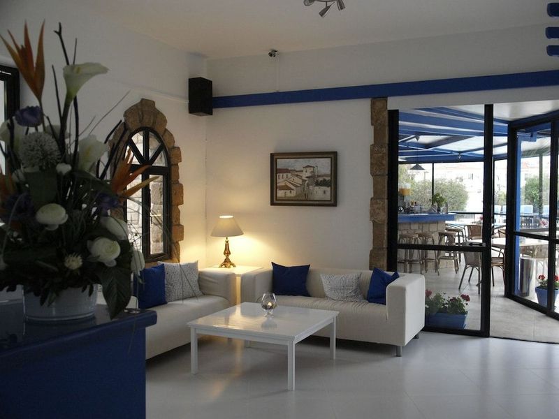 Hilltop Gardens Hotel Apartments - Image 4