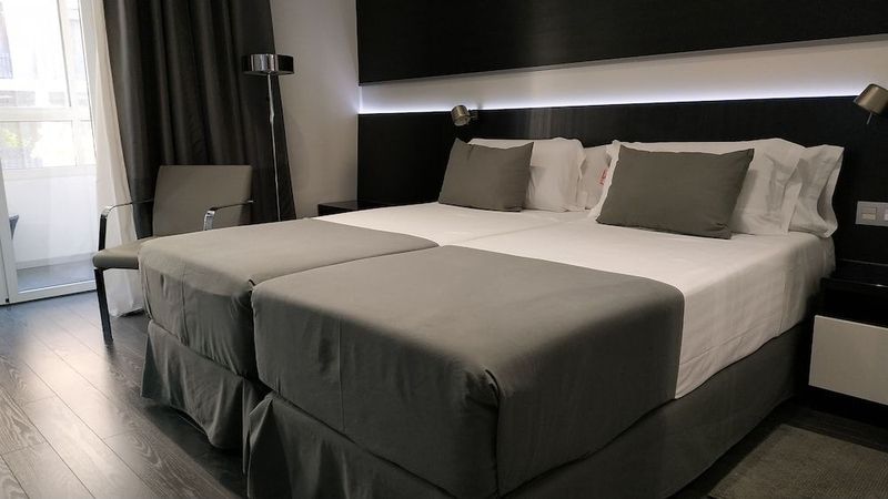 Hostal Mendez Nunez - Image 1