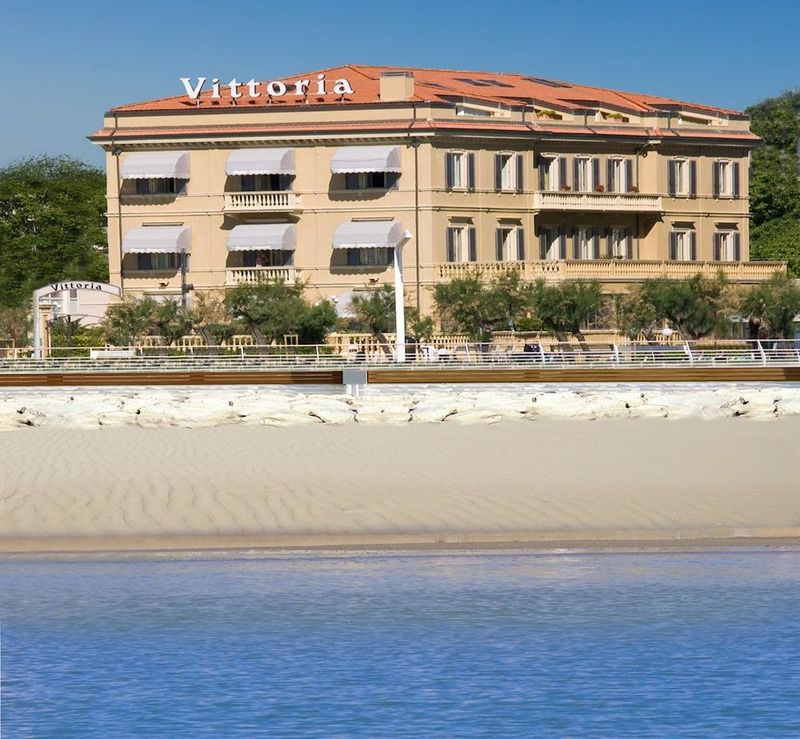 Vittoria Hotel - Image 7
