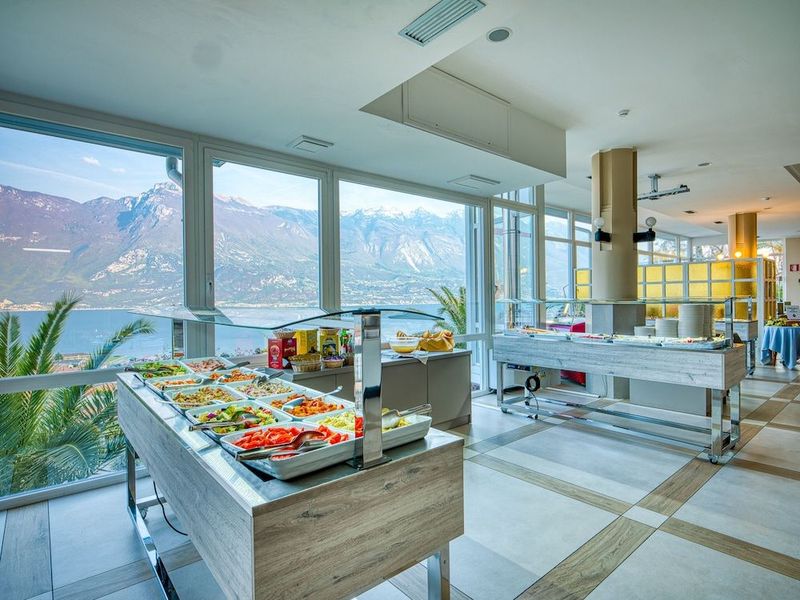 Hotel Cristina - Image 9