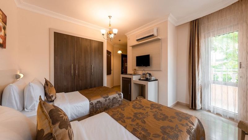 Club Paradiso Hotel - Image 2