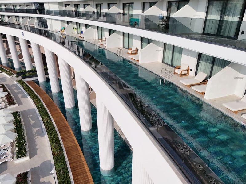 Miracle Resort Hotel - Image 10