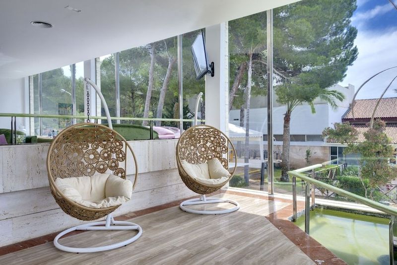 Green Garden Aparthotel - Image 5
