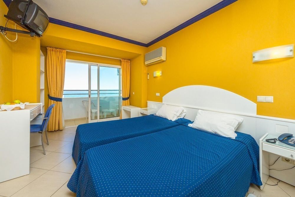Atismar Beach Hotel - Image 9