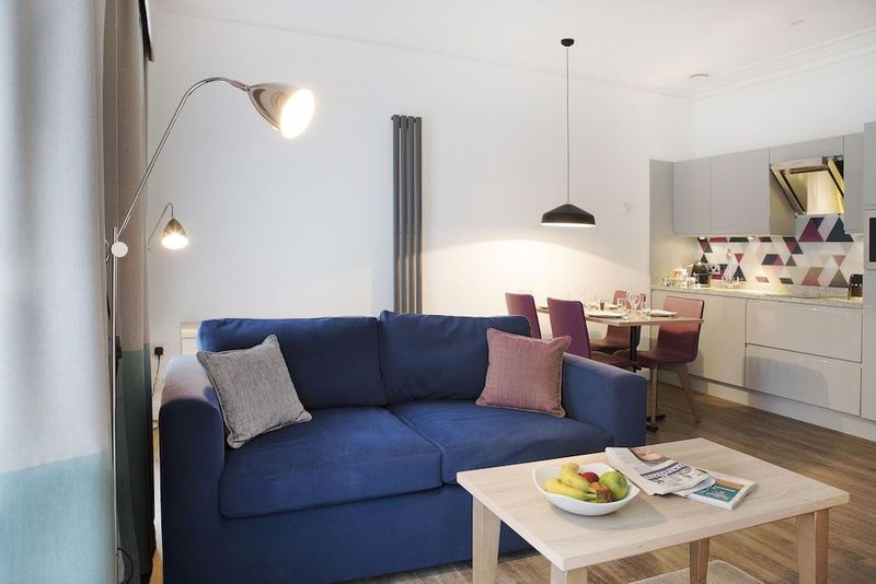 Cityroomz Edinburgh - Image 5