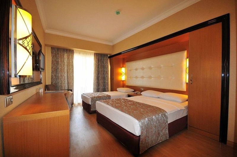 Pasa Beach Hotel - Image 2