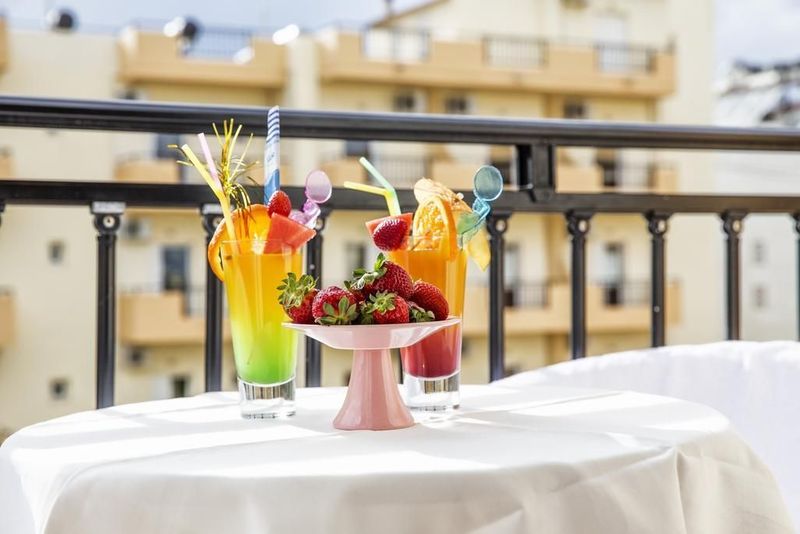 Castro Hotel - Image 2