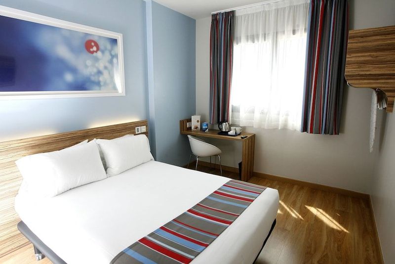 Travelodge Barcelona Poblenou - Image 5