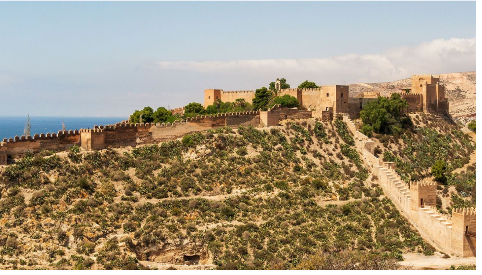 Alcazaba de Almería – maurisk festning med utsikt over Middelhavet i Almería i Andalucía, Spania