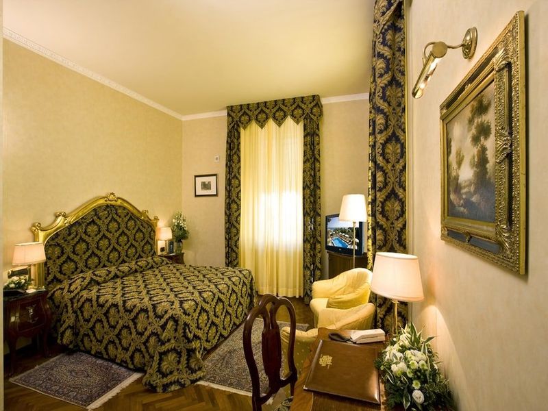 Vittoria Hotel - Image 2