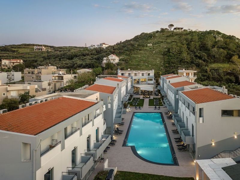 Sunrise Village Hotel - Image 5