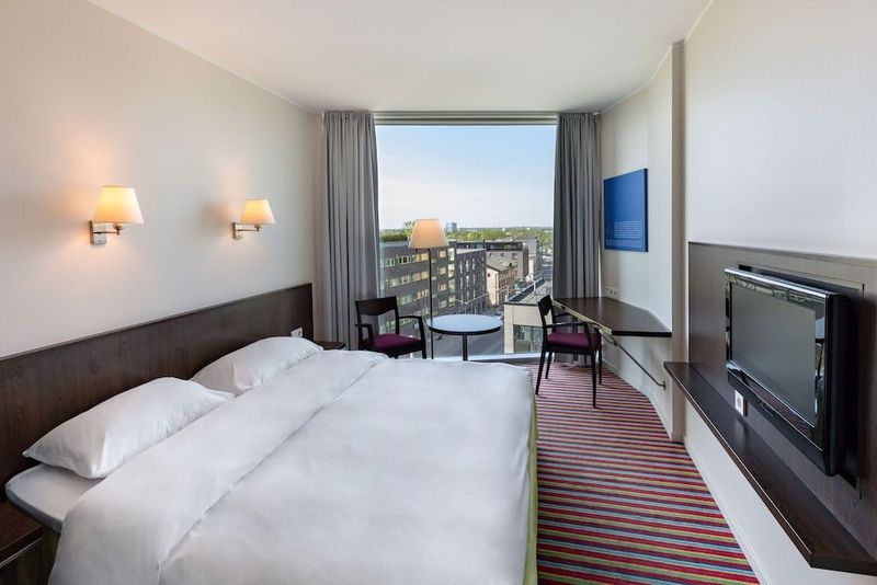 Park Inn by Radisson Meriton Conference & Spa Hotel Tallinn - Image 3
