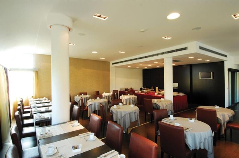 Cosmopolitan - Image 6