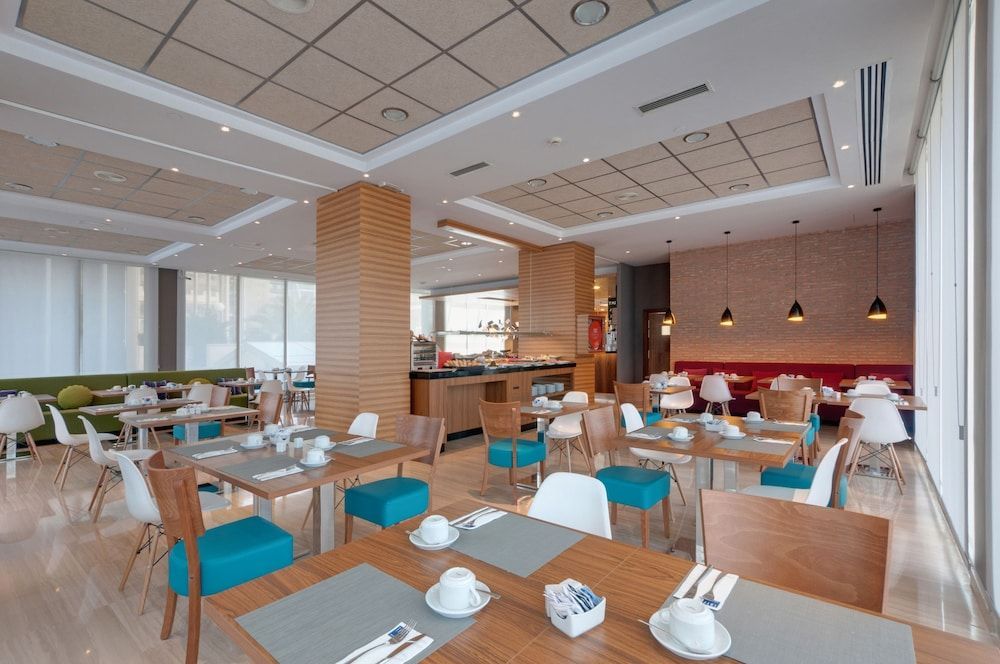Hotel Madrid Chamartín - Image 8