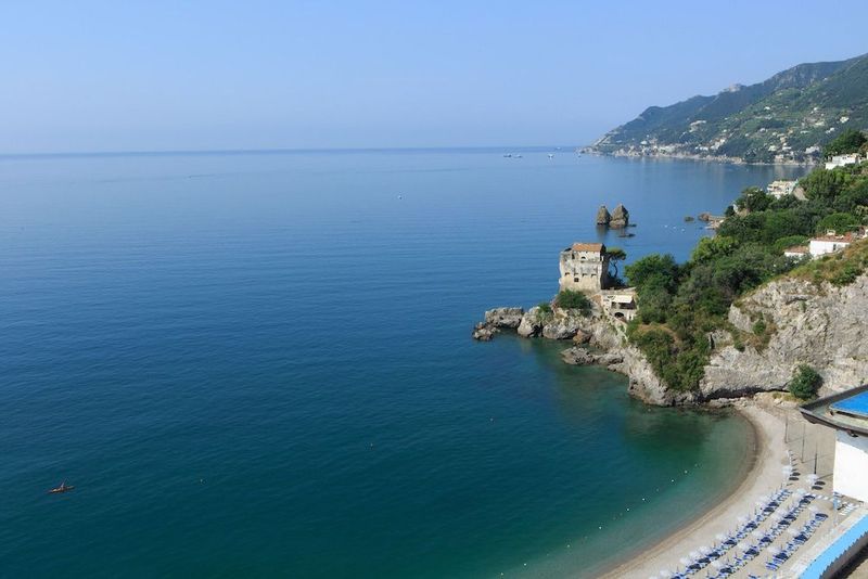 Lloyd's Baia Hotel - Image 2