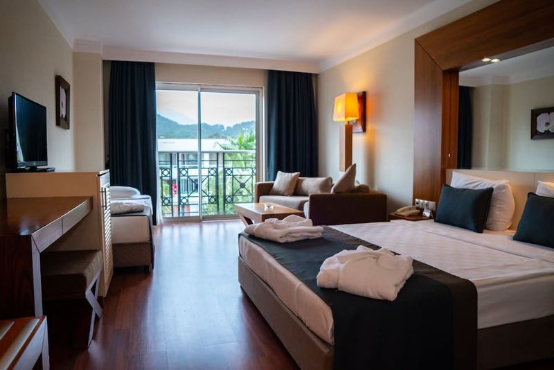 Meder Resort Hotel - Image 9
