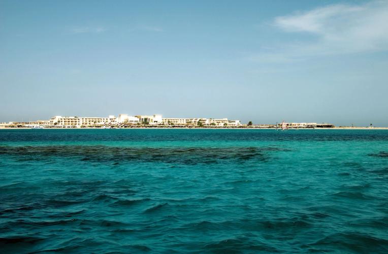 Udsigt over stranden og hotellerne i Soma Bay, Egypten