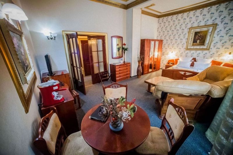 Bucharest Comfort Suites Hotel - Image 2