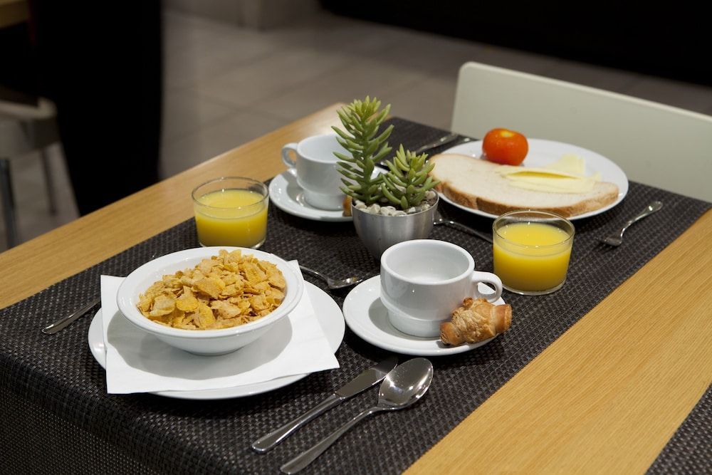 Hotel Sagrada Familia - Image 2