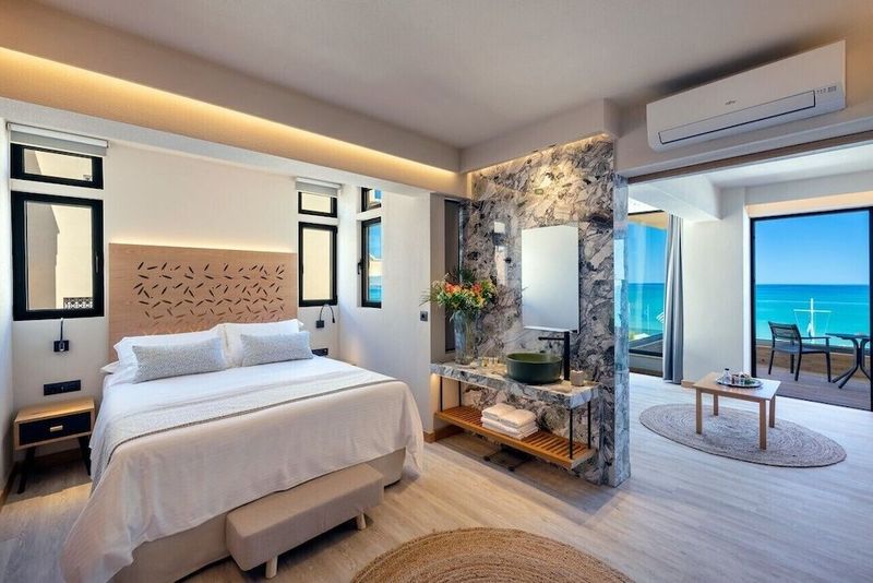 Atlantis Beach Hotel - Image 2