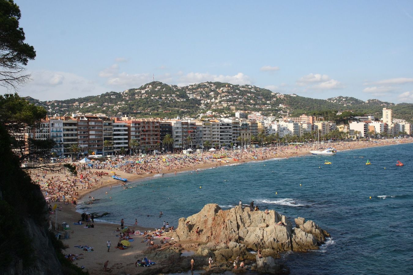 Utsikt over stranden i Lloret de Mar på Costa Brava