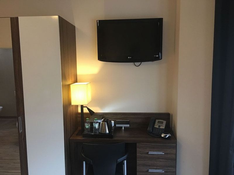 Simply Rooms & Suites - Image 7