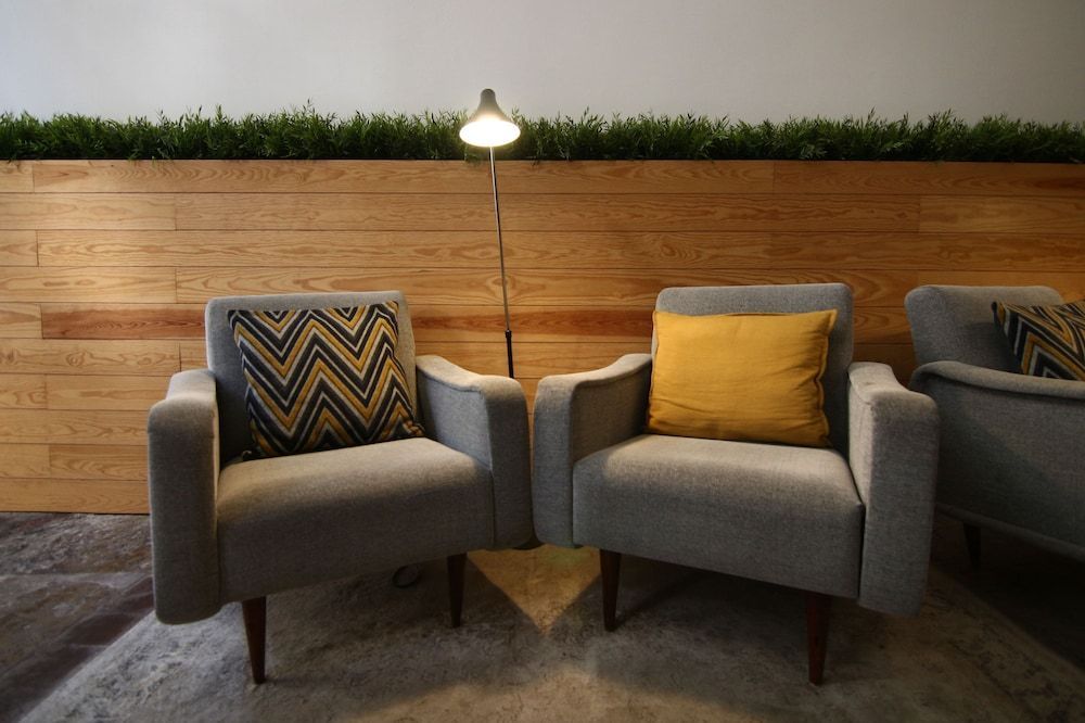 The 8 Downtown Suites - Image 3