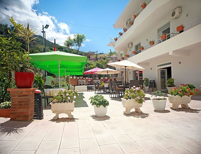 Hotel Nika - Image 2