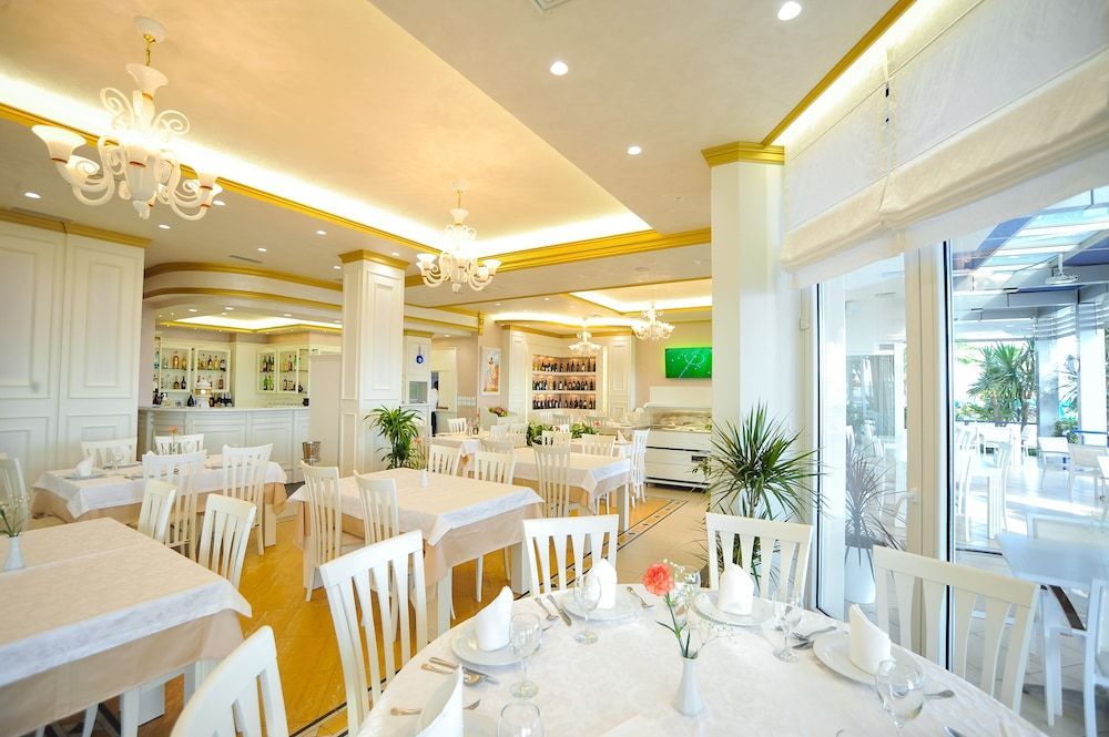 Ilira Internacional Hotel - Image 8