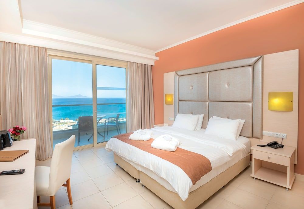 Grand Blue Beach Hotel - Image 2