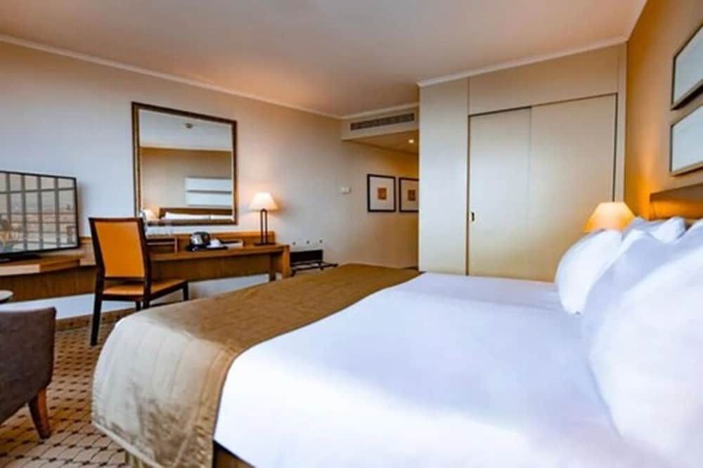 Corinthia Hotel Prague - Image 8