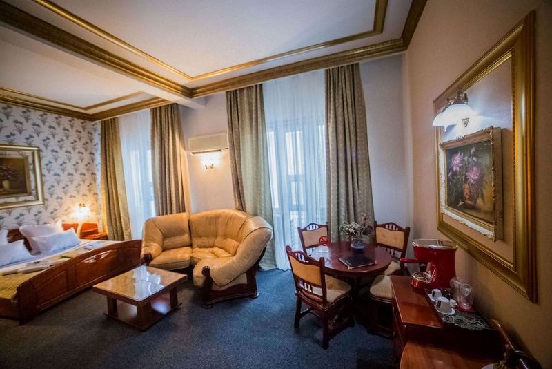 Bucharest Comfort Suites Hotel - Image 7